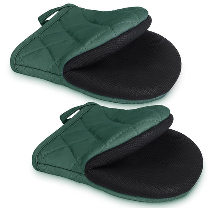 1 Pair Short Oven Mitts - Silicone Kitchen Oven Gloves High Heat Resistant 500℉, Mini Oven Mits with Non-Slip Grip Surfaces and Hanging Loop for BBQ, Baking, Cooking and Grilling (Black)