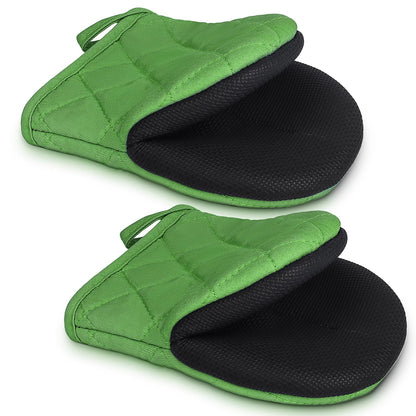1 Pair Short Oven Mitts - Silicone Kitchen Oven Gloves High Heat Resistant 500℉, Mini Oven Mits with Non-Slip Grip Surfaces and Hanging Loop for BBQ, Baking, Cooking and Grilling (Black)